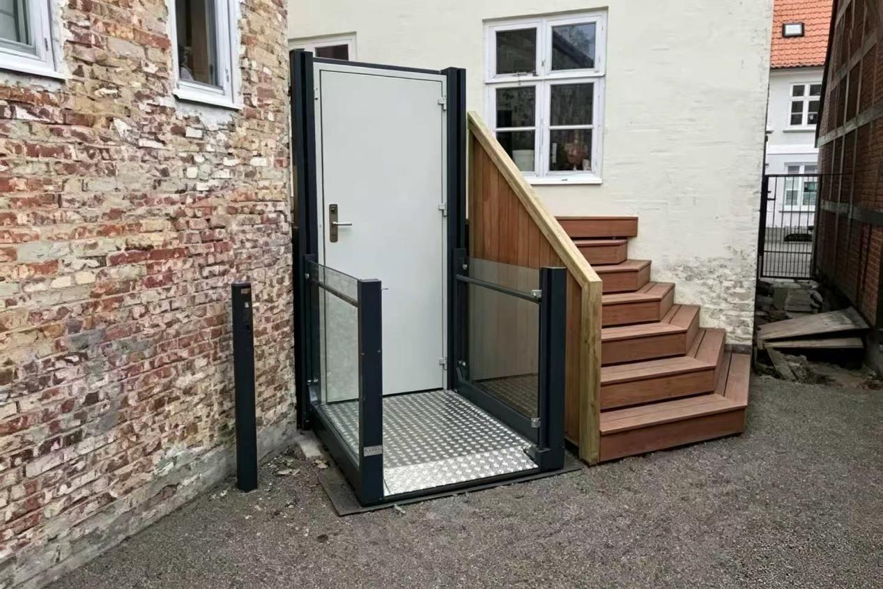 vertical platform lift homes.jpeg